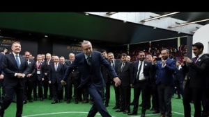 Uluslararası Futbol Zirvesi’nde Erdoğan&#039;dan Fransız efsaneye penaltı